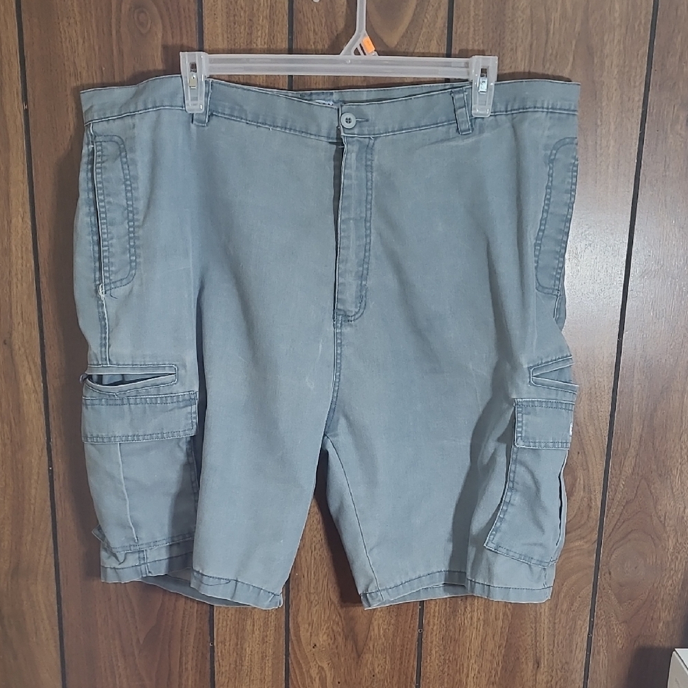 Urban Heritage Men's Cargo Shorts in Gray